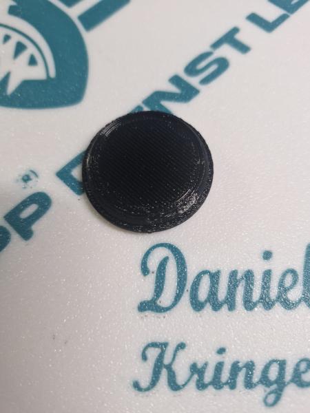 Zündapp Kettenkasten Verschlussgummi mit Flügelwappen in Schwarz 432-14.117 TPU